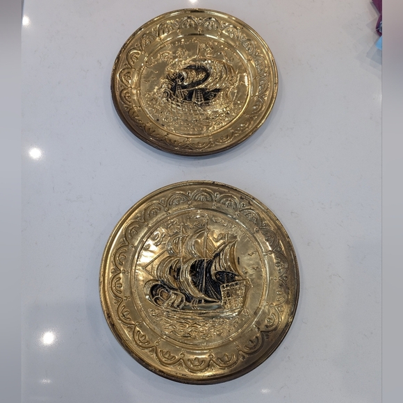 Vintage 1960 wall ship plates brass made in England - Picture 2 of 12